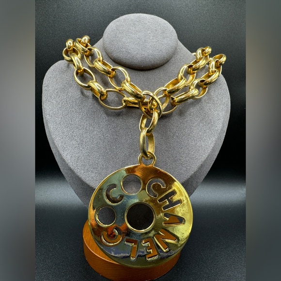 LOT 1431 24K gold plated CHANEL vintage necklace/belt chain with huge pendant - Picture 1 of 15